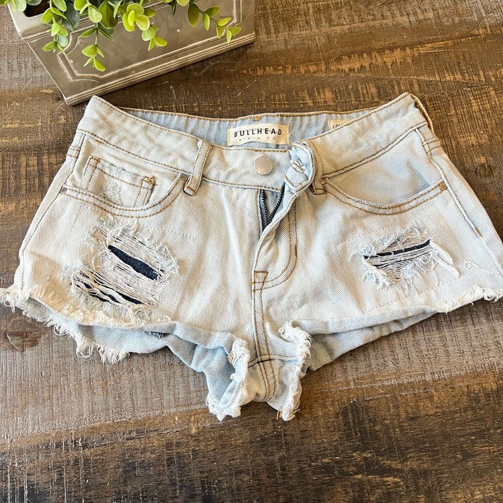 Low-rise Bullhead denim shorts size 23